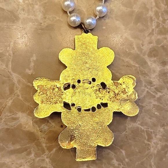 Faux Pearl Necklace with Multi-colored Gemstones in Pendant - Picture 17 of 17